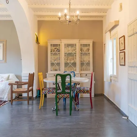 Bougainvillea House In Crete