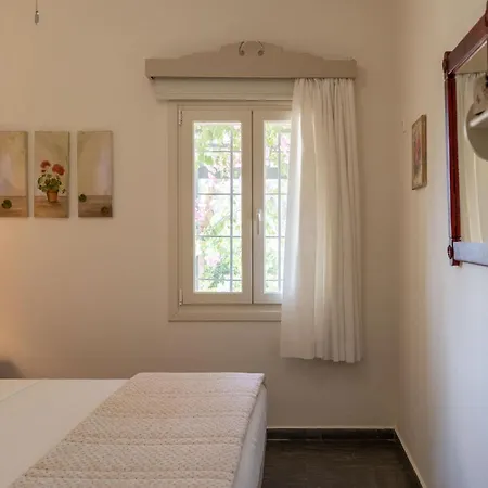 Apartment Bougainvillea House In Crete