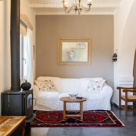 Apartment Bougainvillea House In Crete